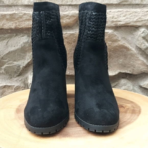 EUC JUICY COUTURE BLACK BLOCK HEELED ANKLE BOOTS - Picture 2 of 10